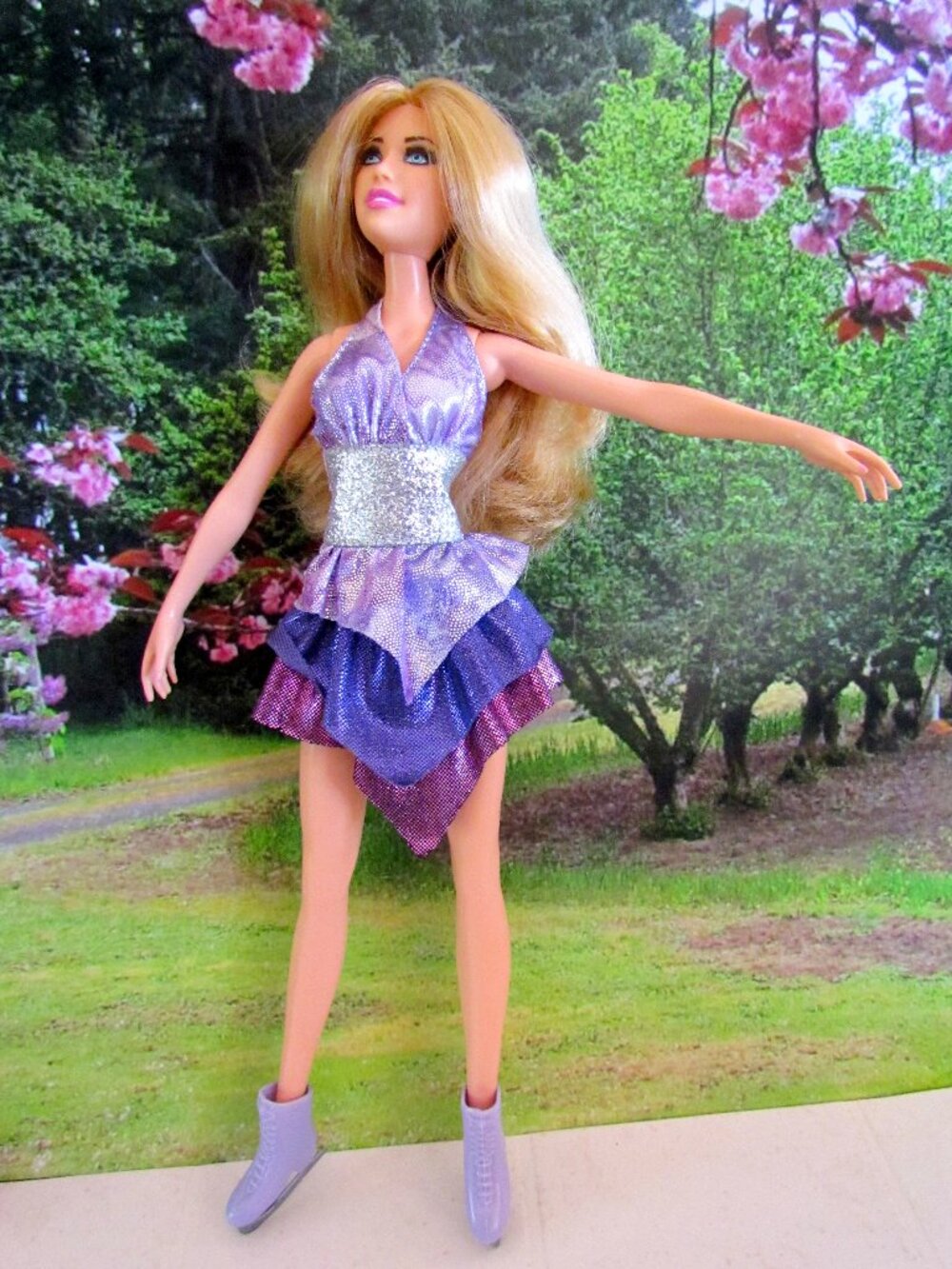 BARBIE STAR DOLL - BLONDE w ROOTED EYELASHES, 3 OUTFITS - Picture 3 of 5